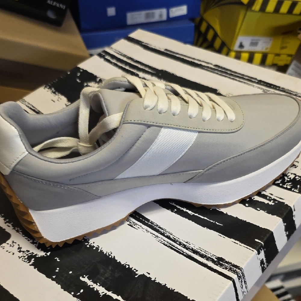 Dolce VITA Stylish Gray Sneakers